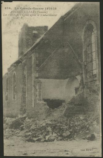 Auchonvillers. - Les ruines de l'église après un bombardement.